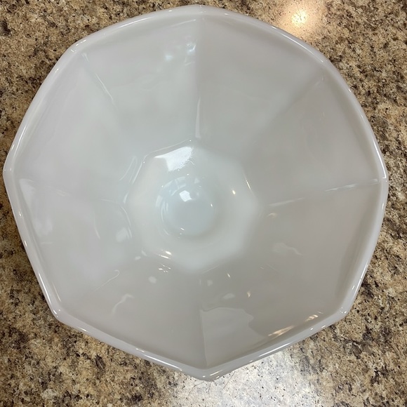 VINTAGE Anchor Hocking Milk Glass Footed Trifle Bowl. Grape Motif. White. EUC - Picture 5 of 7